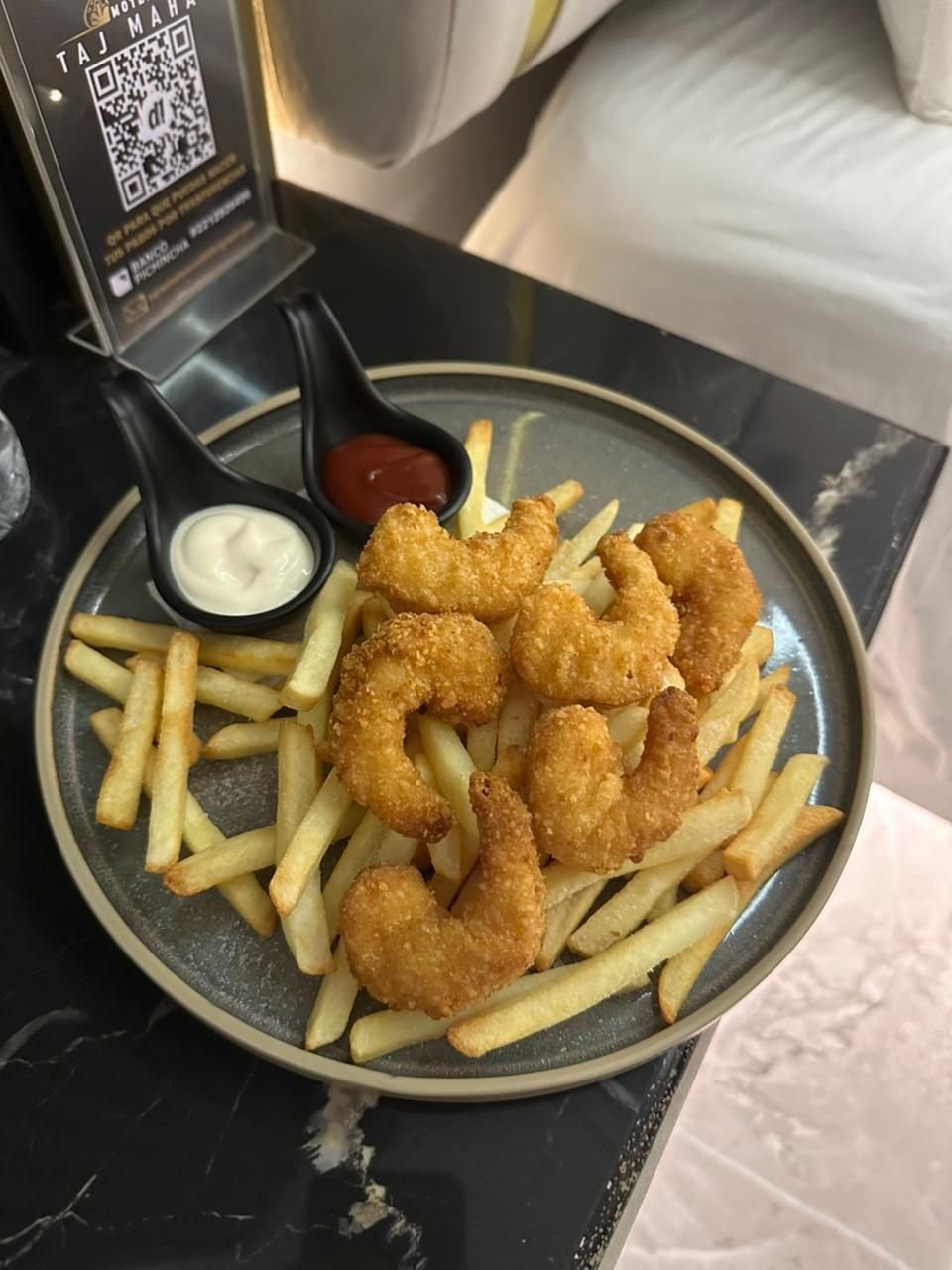 Camarones apanados y papas doradas Taj Mahal